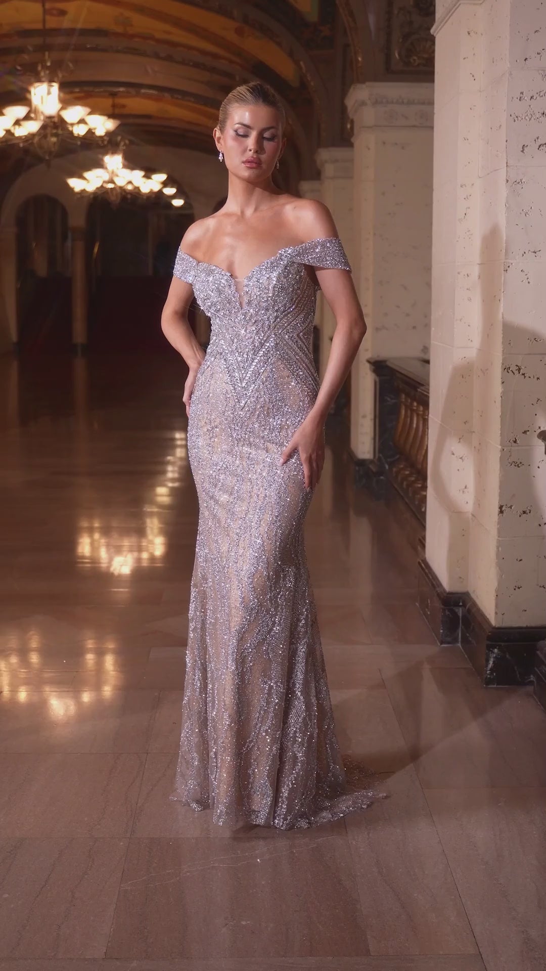 CD693 Sweetheart Neckline